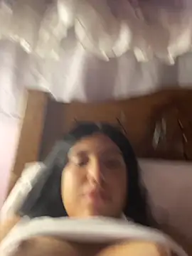 Snapshot of _Laurentt_ chatting on 04-05-26, 02:20 Laurentt online show from 04-05-26, 02:20