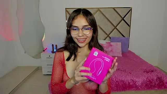 Snapshot of litle_slut chatting on 01-14-26, 04:29 litle slut online show from 01-14-26, 04:29