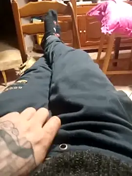 Snapshot of barbone15 chatting on 03-16-26, 04:07 barbone15 online show from 03-16-26, 04:07