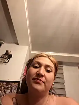 Snapshot of Magenta_Moon chatting on 01-17-26, 01:54 Magenta Moon online show from 01-17-26, 01:54