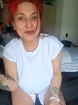 Snapshot of Magenta_Moon chatting on 02-18-26, 06:48 Magenta Moon online show from 02-18-26, 06:48