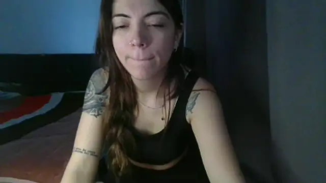 Snapshot of Ceciihot chatting on 04-13-26, 05:40 Ceciihot online show from 04-13-26, 05:40