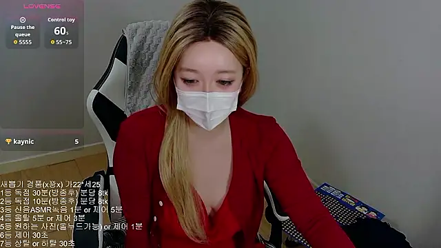 Snapshot of Kititi0x0 chatting on 02-26-26, 12:04 Kititi0x0 online show from 02-26-26, 12:04