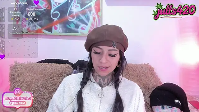 Snapshot of Julls420_ chatting on 07-12-26, 10:56 Julls420 online show from 07-12-26, 10:56