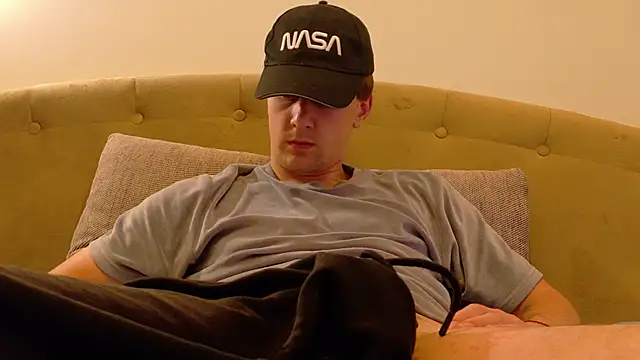 Snapshot of Brellisimo chatting on 02-27-26, 10:32 Brellisimo online show from 02-27-26, 10:32