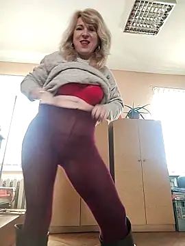 Snapshot of AhlyssaLove1155 chatting on 03-03-26, 10:32 AhlyssaLove1155 online show from 03-03-26, 10:32