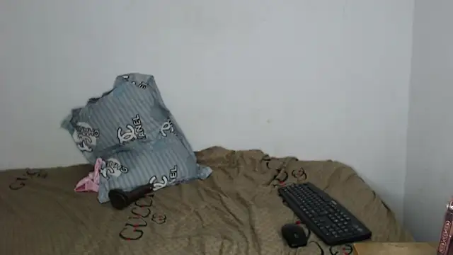 Snapshot of Belle2556 chatting on 01-08-26, 10:34 Belle2556 online show from 01-08-26, 10:34