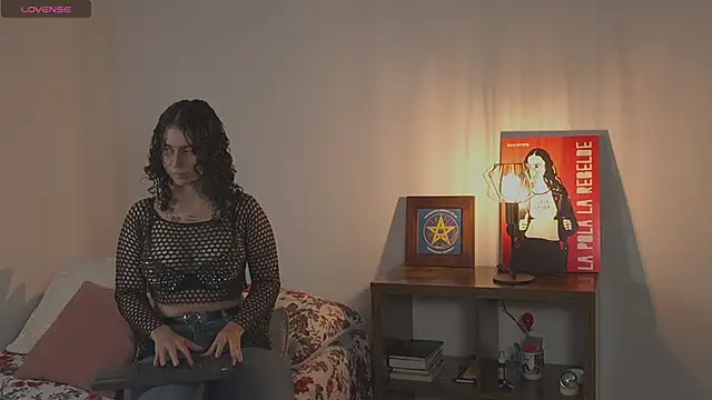 Snapshot of Estefania_Velez chatting on 02-17-26, 02:30 Estefania Velez online show from 02-17-26, 02:30