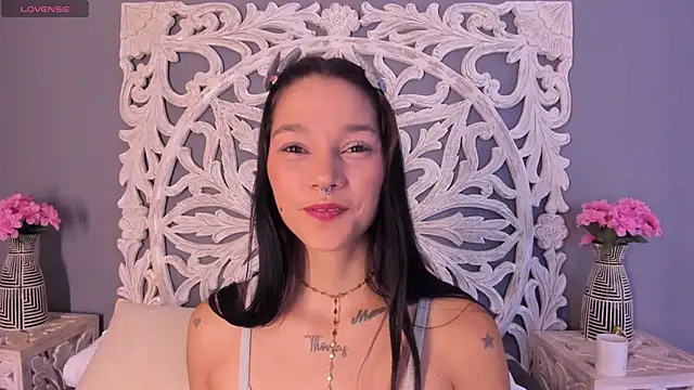 loraineblake online show from 12-22-25, 01:08