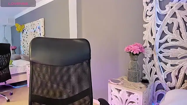 loraineblake online show from 03-06-26, 01:51