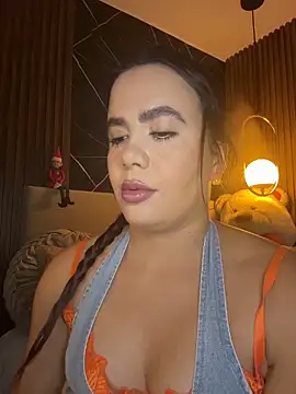 Snapshot of ValentinaEliot chatting on 12-17-25, 01:33 ValentinaEliot online show from 12-17-25, 01:33