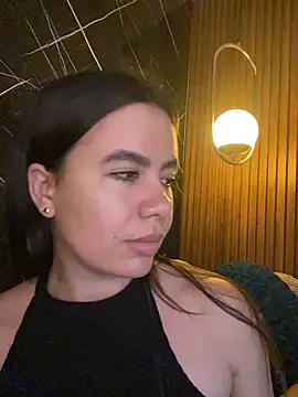 Snapshot of ValentinaEliot chatting on 04-04-26, 04:22 ValentinaEliot online show from 04-04-26, 04:22