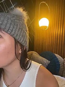 Snapshot of ValentinaEliot chatting on 04-04-26, 04:26 ValentinaEliot online show from 04-04-26, 04:26