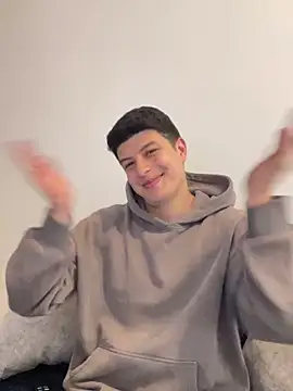 Goldenknight33 online show from 03-08-26, 08:56