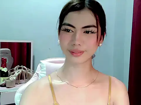 Snapshot of Ur_hottestdella chatting on 01-19-26, 06:39 Ur hottestdella online show from 01-19-26, 06:39