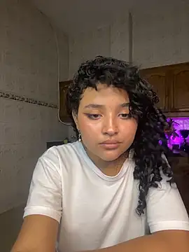 Snapshot of ladulcemary_ chatting on 02-20-26, 02:41 ladulcemary online show from 02-20-26, 02:41