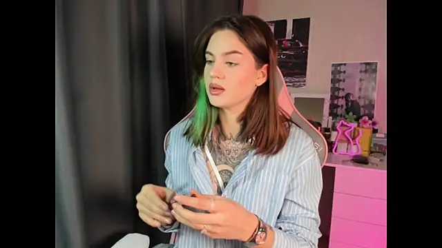 Snapshot of NikkieKitty chatting on 12-16-25, 11:59 NikkieKitty online show from 12-16-25, 11:59