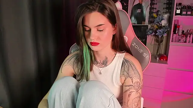 Snapshot of NikkieKitty chatting on 03-19-26, 01:48 NikkieKitty online show from 03-19-26, 01:48