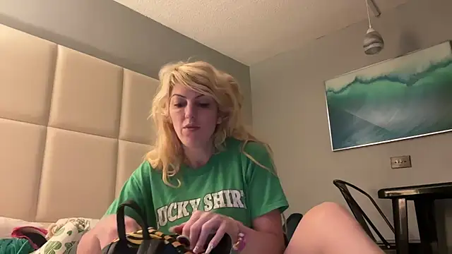 Snapshot of CelestialRuby chatting on 02-05-25, 08:04 CelestialRuby online show from 02-05-25, 08:04