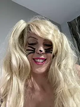 Snapshot of CelestialRuby chatting on 02-20-25, 01:14 CelestialRuby online show from 02-20-25, 01:14