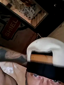 badgirlandjunior69 online show from 04-28-26, 10:15