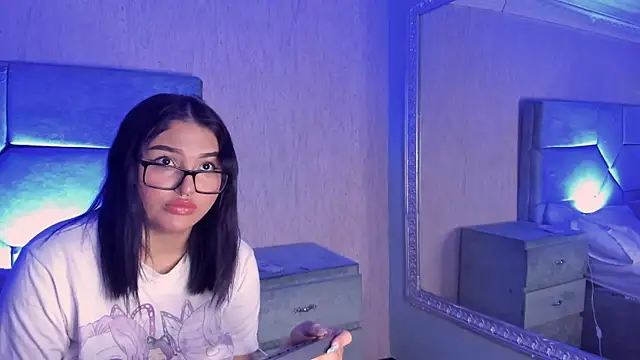 Snapshot of NaomySakura chatting on 03-12-26, 08:37 NaomySakura online show from 03-12-26, 08:37