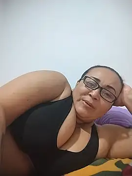 Snapshot of Nini_Love_ chatting on 06-25-26, 03:39 Nini Love online show from 06-25-26, 03:39