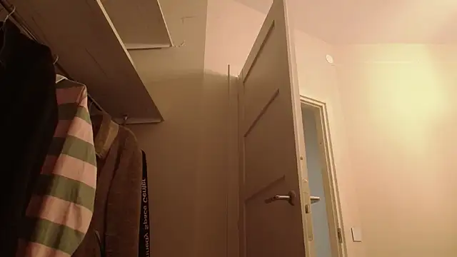 Snapshot of PeachTree chatting on 02-25-26, 04:11 PeachTree online show from 02-25-26, 04:11