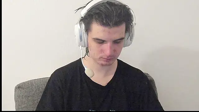 Snapshot of Hoyevnik chatting on 03-13-26, 02:34 Hoyevnik online show from 03-13-26, 02:34