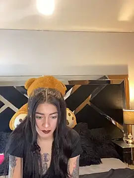 Snapshot of Moon_Magic666 chatting on 02-11-26, 07:30 Moon Magic666 online show from 02-11-26, 07:30