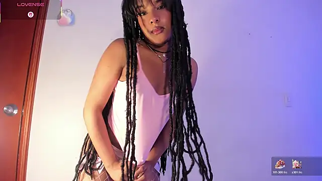 Snapshot of emma_martiin chatting on 03-16-26, 07:07 emma martiin online show from 03-16-26, 07:07