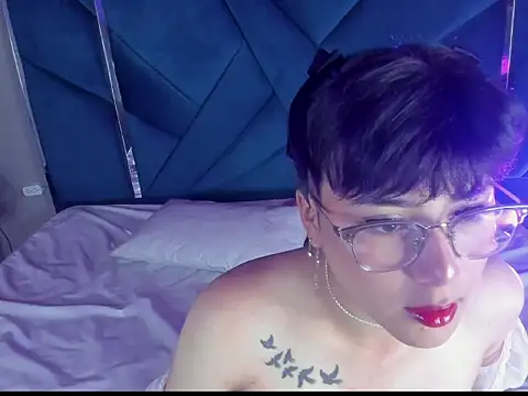 Snapshot of LyamMarven01 chatting on 12-23-25, 04:43 LyamMarven01 online show from 12-23-25, 04:43