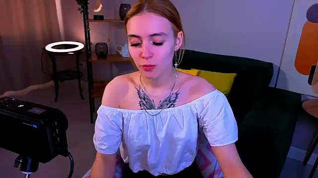 Snapshot of Bella_xBaby chatting on 03-13-26, 01:40 Bella xBaby online show from 03-13-26, 01:40