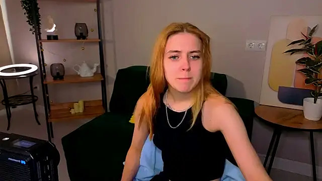 Snapshot of Bella_xBaby chatting on 03-15-26, 01:50 Bella xBaby online show from 03-15-26, 01:50