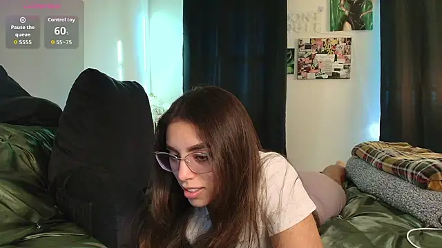 Snapshot of MilaSeren chatting on 03-10-26, 01:10 MilaSeren online show from 03-10-26, 01:10