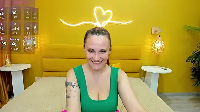 Snapshot of LisaAmoree chatting on 07-07-26, 01:30 LisaAmoree online show from 07-07-26, 01:30