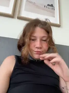 Snapshot of FionaMurr chatting on 01-14-26, 02:50 FionaMurr online show from 01-14-26, 02:50