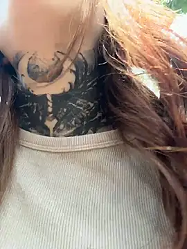 Snapshot of FionaMurr chatting on 02-12-26, 04:18 FionaMurr online show from 02-12-26, 04:18