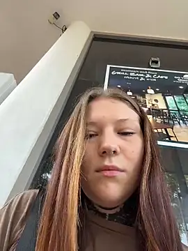 Snapshot of FionaMurr chatting on 02-15-26, 05:04 FionaMurr online show from 02-15-26, 05:04