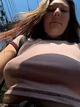 Snapshot of FionaMurr chatting on 03-11-26, 02:28 FionaMurr online show from 03-11-26, 02:28