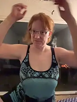 Snapshot of Lenaravenswood chatting on 03-15-26, 04:18 Lenaravenswood online show from 03-15-26, 04:18