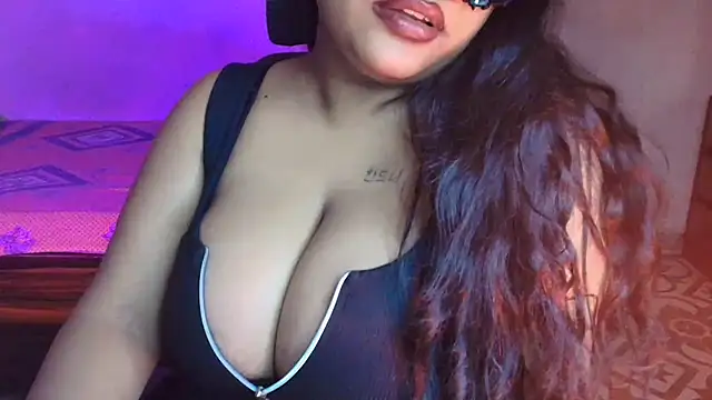 Snapshot of HEZALNUT chatting on 06-04-26, 03:51 HEZALNUT online show from 06-04-26, 03:51