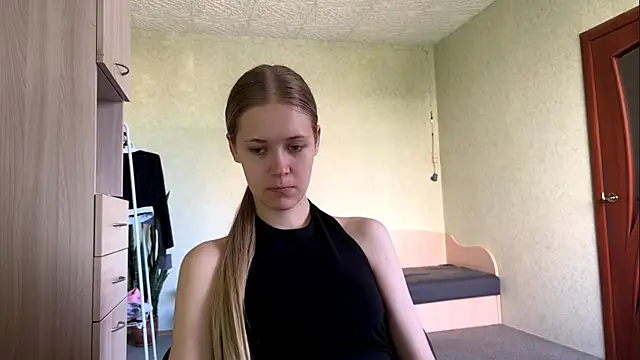 ZaidaSchwarten online show from 06-26-26, 05:12