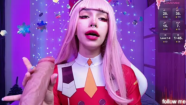 Snapshot of LeylaNoir_02 chatting on 12-18-25, 03:07 LeylaNoir 02 online show from 12-18-25, 03:07