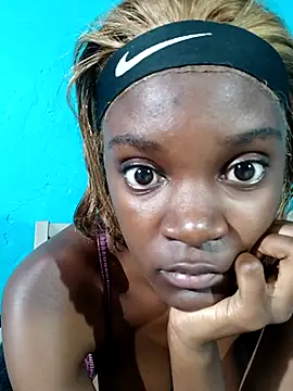 Snapshot of PetiteDoll_06 chatting on 12-18-25, 07:09 PetiteDoll 06 online show from 12-18-25, 07:09