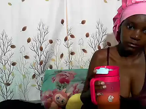 Snapshot of PetiteDoll_06 chatting on 03-01-26, 09:44 PetiteDoll 06 online show from 03-01-26, 09:44