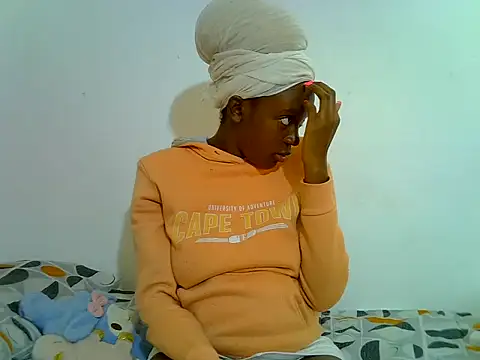 Snapshot of PetiteDoll_06 chatting on 05-06-26, 01:16 PetiteDoll 06 online show from 05-06-26, 01:16