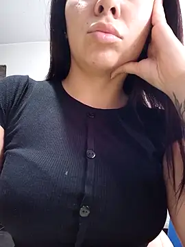 Snapshot of emmacurvyhot chatting on 02-19-26, 04:36 emmacurvyhot online show from 02-19-26, 04:36