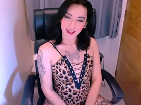 Snapshot of lil_cummer69 chatting on 12-19-25, 04:58 lil cummer69 online show from 12-19-25, 04:58