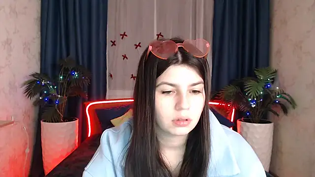 Snapshot of KisaModel chatting on 12-20-25, 01:18 KisaModel online show from 12-20-25, 01:18